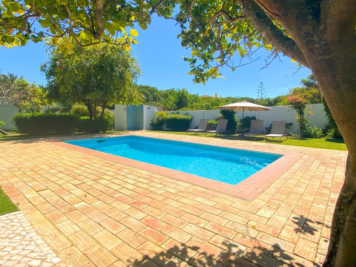 Casa Madeira - Moradia Espacosa Com Piscina, Um Paraiso As Familias Villa Lagos